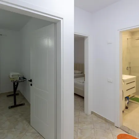 Spacious 2 Bedroom Apartment In Durres Beach Exterior photo