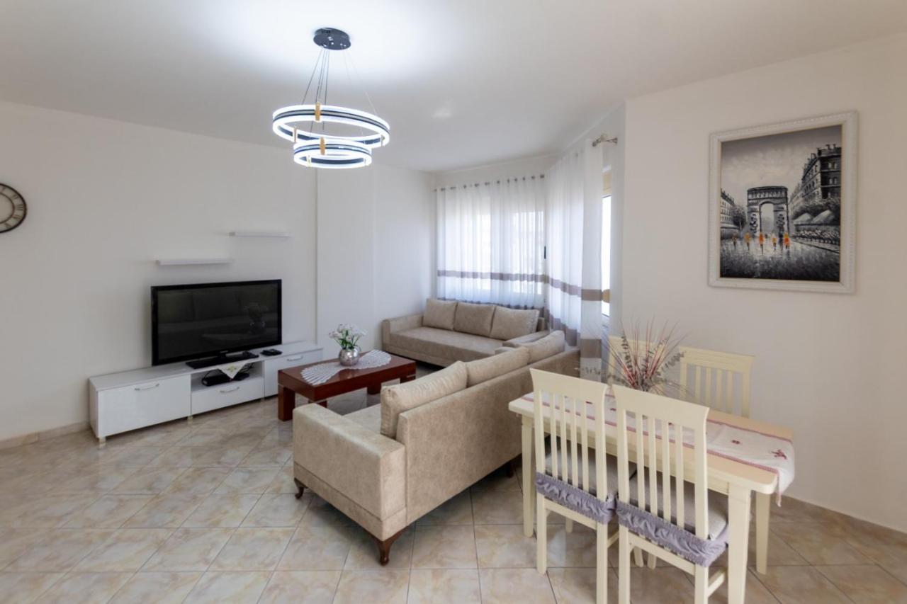 Spacious 2 Bedroom In * Durrës