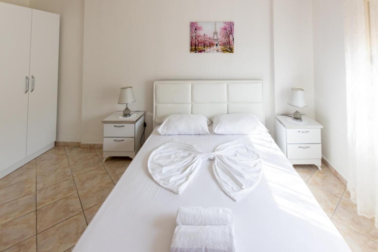 Apartment Spacious 2 Bedroom In Durrës