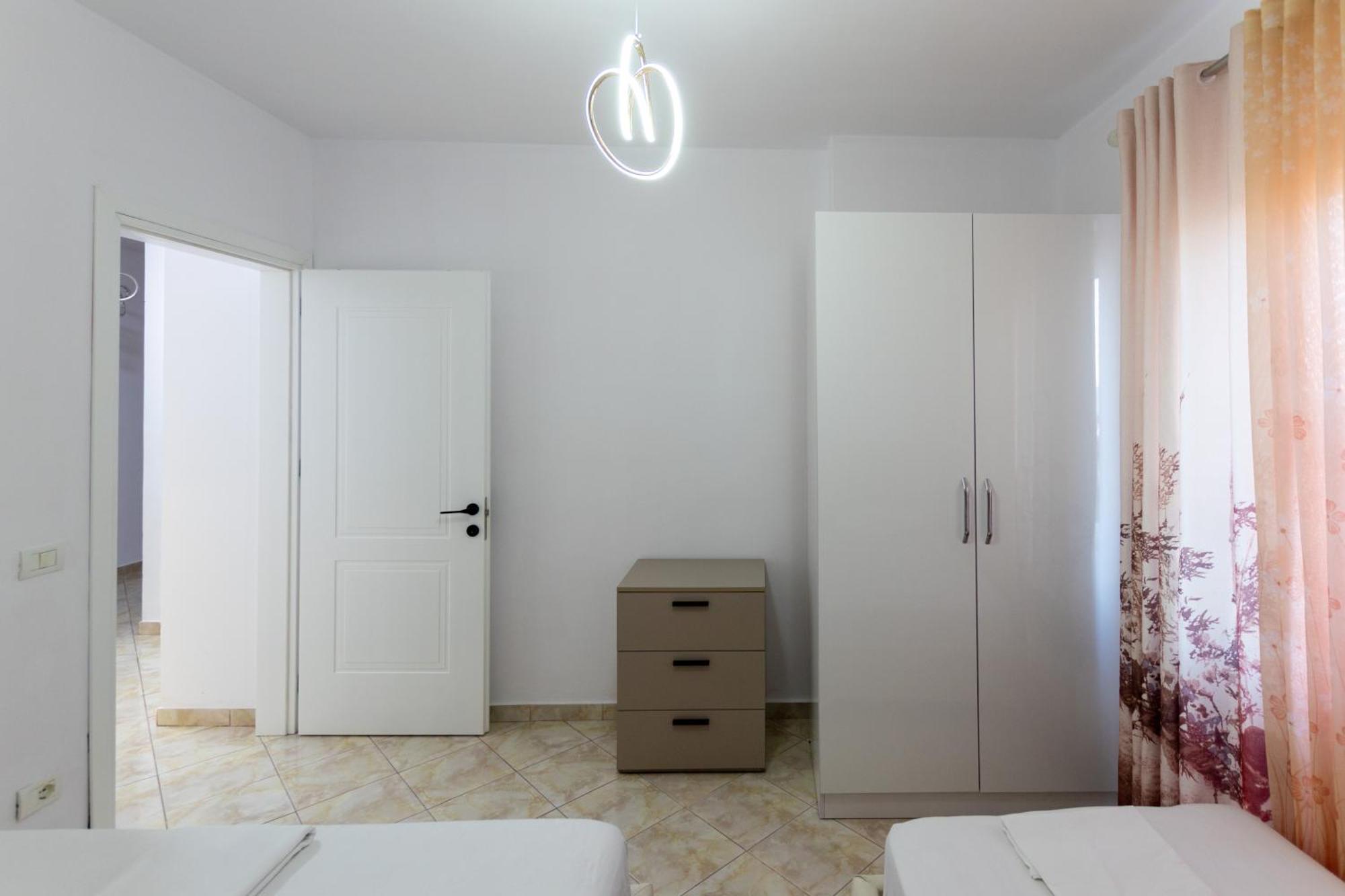 Spacious 2 Bedroom In Apartment Durrës