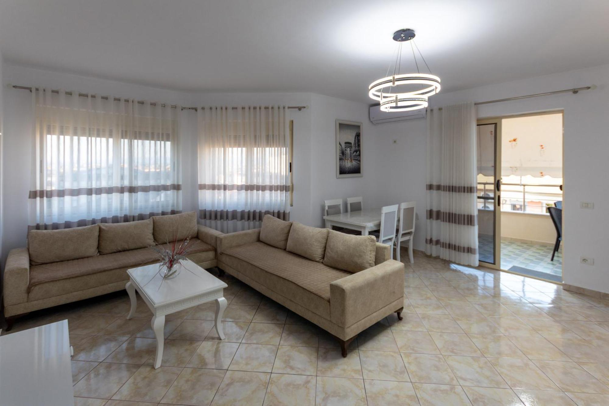 Spacious 2 Bedroom In Apartment Durrës