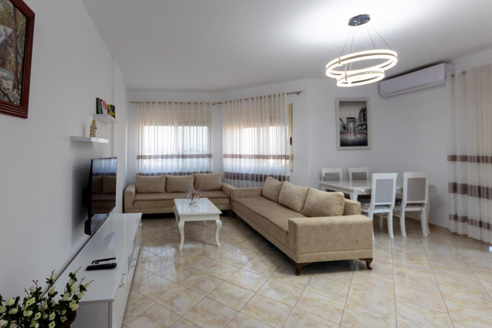 Apartment Spacious 2 Bedroom In Durrës
